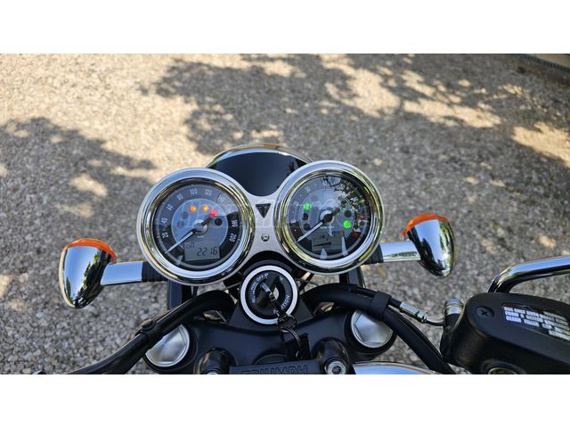 Elad Haszn Lt Triumph Bonneville T Ez St Sz N