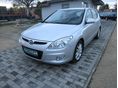 HYUNDAI I30 1.6 CRDi LP Comfort / SZERVIZKÖNYV / ALU / DIGIT KLÍMA / ÜLÉSFŰTÉS / TOLATÓRADAR /