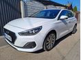 HYUNDAI I30 Fastback 1.0 T-GDi Comfort Kamera Radar Navigáció Asszisztensek Tempomat