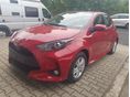 TOYOTA YARIS 1.5 Hybrid Comfort e-CVT MY25 ÚJ RAKTÁRRÓL ÉRZÉKI VÖRÖS SZÍNNEL ÁR MAGÁNSZEMÉLYEKNEK IS ÉL A KÉSZLETIG