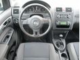 VOLKSWAGEN TOURAN 2010/8 - 9