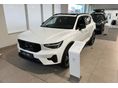 VOLVO XC40 2.0 [B3] MHEV Plus Dark Black Edition DCT KÉSZLETRŐL KIEMELT BUSINESS KEDVEZMÉNNYEL