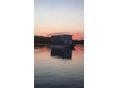 HOUSEBOAT 
