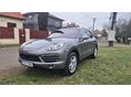 PORSCHE CAYENNE Dízel (Automata) VONÓHOROG.BARNA BŐR. TETŐABLAK. KAMERA. FRISS VIZSGA. 2 GARNITURA ALUFELNIVEL