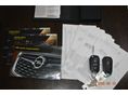 2 kulcs, szervizszámlák, használati utatsítás, szervizkönyv