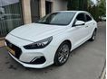 HYUNDAI I30 Fastback 1.0 T-GDi Premium V.SZ.KÖNYV LED KAMERA ÉRINTŐ KÉPERNYŐS NAVI KORMÁNYFŰTÉS SÁVTARTÓ 180E KM