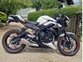 TRIUMPH STREET TRIPLE 765R SZALON ÁLLAPOTÚ SOK EXTRA!