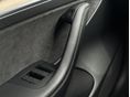 TESLA MODEL 3 2022/2 - 16