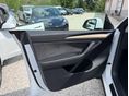 TESLA MODEL Y 2022/3 - 17