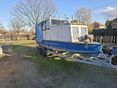 HOUSEBOAT 