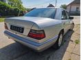 MERCEDES-BENZ E-OSZTÁLY 1995/4 - 3