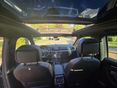 Motorosan mozgatható rolóval ellátott panorámatető