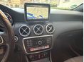 MERCEDES-BENZ A 180 2015/10 - 20