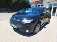 MITSUBISHI OUTLANDER 2.0 PHEV Instyle Navi 4WD CVT Vezetett szervizkönyv