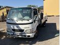 TOYOTA DYNA 2.5 D-4D 150 platós.2 év műszakival. 385.200km-t futott. jó gumikkal. napi használatban
