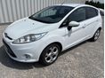 FORD FIESTA 1.25 Titanium ülésfűtés.szélvédőfűtés.digitklima.krompacket.alu.4evszakos gumi.szervizkönyv