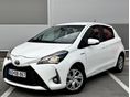 TOYOTA YARIS 1.5 VVT-i Hybrid Active e-CVT Automata / Tolatókamera / Navi / Végig szervizkönyv / Gyári Hybrid garancia