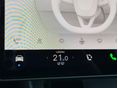 TESLA MODEL Y 2026/6 - 16