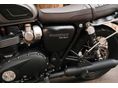 TRIUMPH BONNEVILLE BLACK 2017/6 - 8