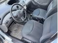 TOYOTA YARIS 2004/10 - 9