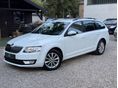 SKODA OCTAVIA Combi 2.0 CR TDI Style DSG6 TELJES SZERVIZT./RS BELSŐ&FEKETE TETŐK./NAVI&CARPLAY/KEYLESS/TEMPOMAT/VHOROG/TÉL