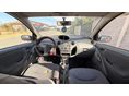 TOYOTA YARIS 2002/10 - 8