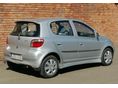 TOYOTA YARIS 2000/1 - 3