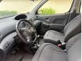 TOYOTA YARIS VERSO 2003/10 - 11