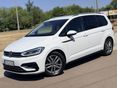 VOLKSWAGEN TOURAN 2.0 TDI BMT SCR Highline DSG7 [7 személy] 150LE. R-Line kivitel. gazdag extra felszereltség. gyári vonóhorog. garantált km