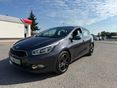 KIA CEE'D 1.6 CRDI LX végig vezetett szervízkönyv.friss műszaki.nagy navigáció