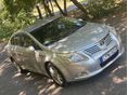 TOYOTA AVENSIS MAGYARORSZÁGI. KULCSNÉLKÜLI INDÍTÁS. TÉLI-NYÁRI GUMIK. XENON!