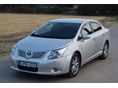 TOYOTA AVENSIS MAGYARORSZÁGI. KULCSNÉLKÜLI INDÍTÁS. TÉLI-NYÁRI GUMIK. XENON!