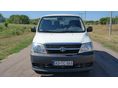 TOYOTA HIACE 2011/12 - 4