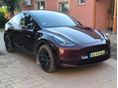 TESLA MODEL Y Long Range AWD (Automata) Acceleration Boost. ritka Mindnight Cherry Red szín. Überturbine felni. friss mű