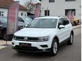 VOLKSWAGEN TIGUAN 2.0 TDI BMT SCR Comfortline 4Motion DSG MO.-I. 1. TUL. VÉGIG MÁRKASZERVIZ