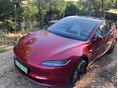 TESLA MODEL 3 Long Range AWD (Automata) Highland. Gyönyörű Ultra Red. Fehér belső
