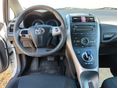 TOYOTA AURIS 2012/3 - 9
