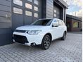 MITSUBISHI OUTLANDER 2.2 DI-D Instyle Navi 4WD SZERVIZKÖNYV / 1.TULAJ / NAPFÉNYTETŐ / 7FŐ / XENON / VONÓHOROG