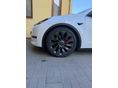 TESLA MODEL Y 2022/12 - 9