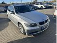 BMW 320i Touring Szervizkönyv 2 db gyári kulcs Téli -Nyári kerék szettel