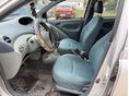 TOYOTA YARIS 2000/10 - 5