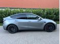 TESLA MODEL Y 2023/3 - 4