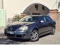 VOLKSWAGEN JETTA 1.6 Trendline MEGBÍZHATÓ BENZINES - TÉLI-NYÁRI KEREKEK
