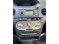 TOYOTA YARIS 2003 - 8