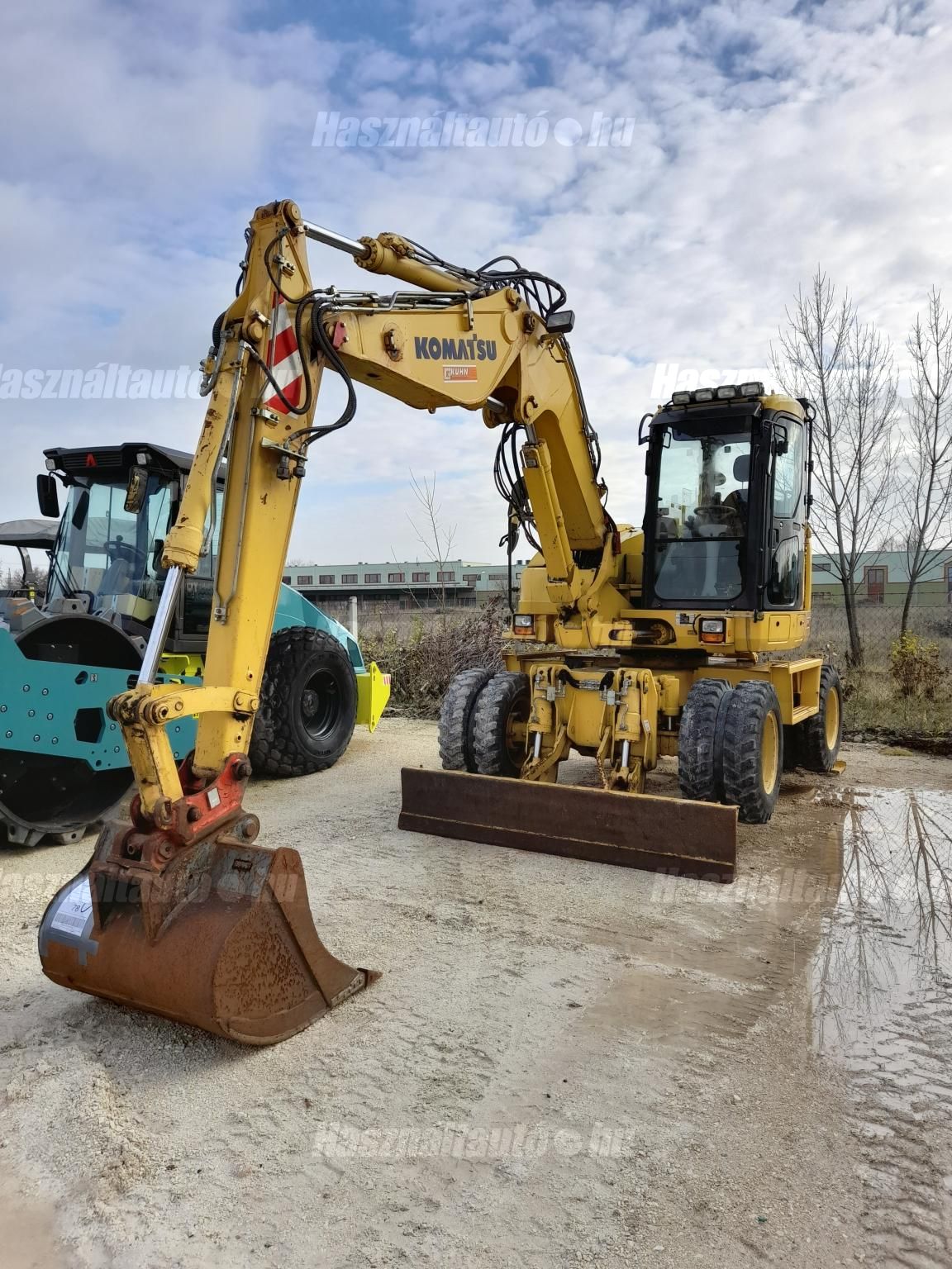 KOMATSU 2015 - 1