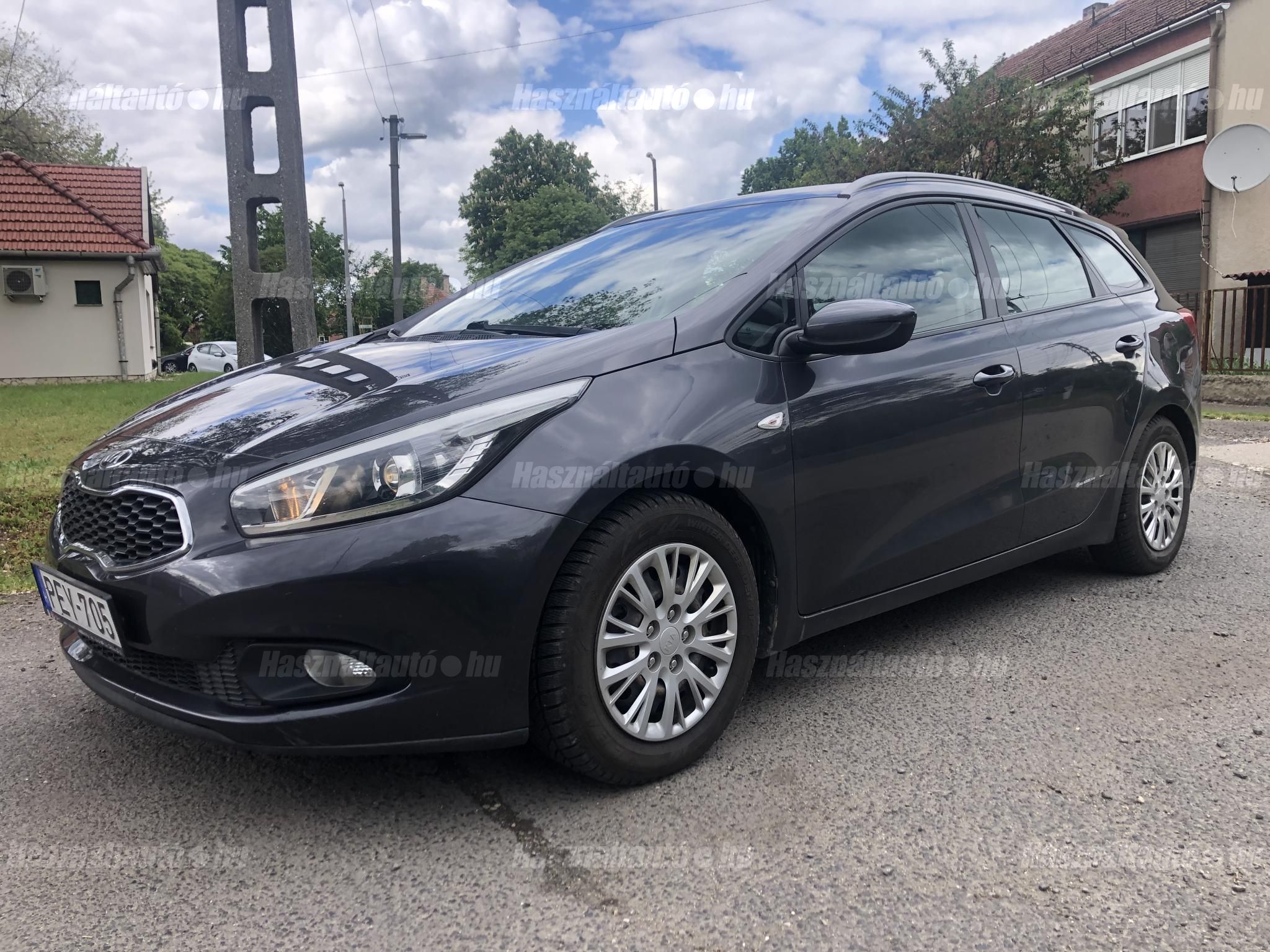 KIA CEE'D 2013/10 - 1