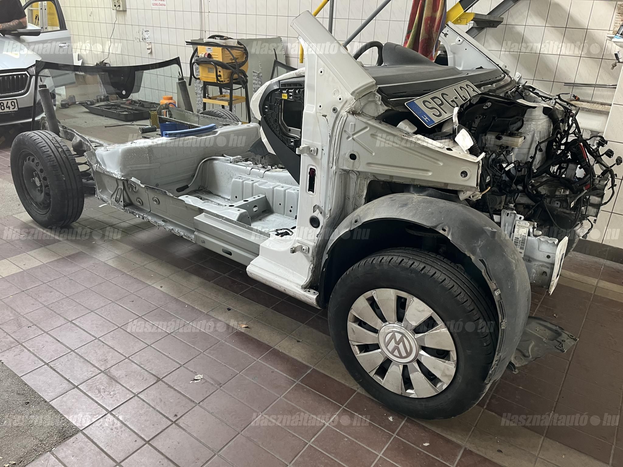 VOLKSWAGEN UP 2019/4 - 1