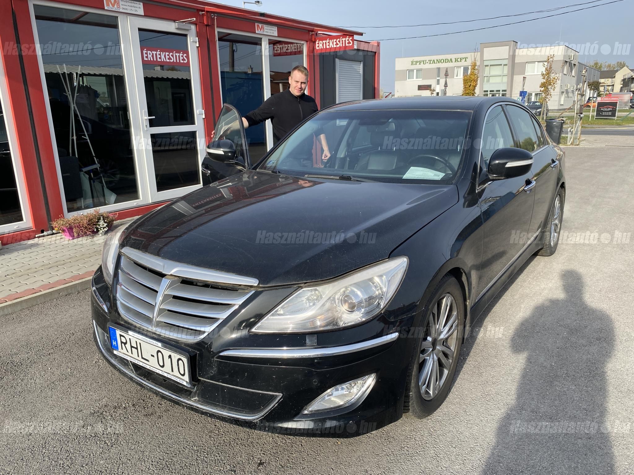 HYUNDAI GENESIS 2012 - 1