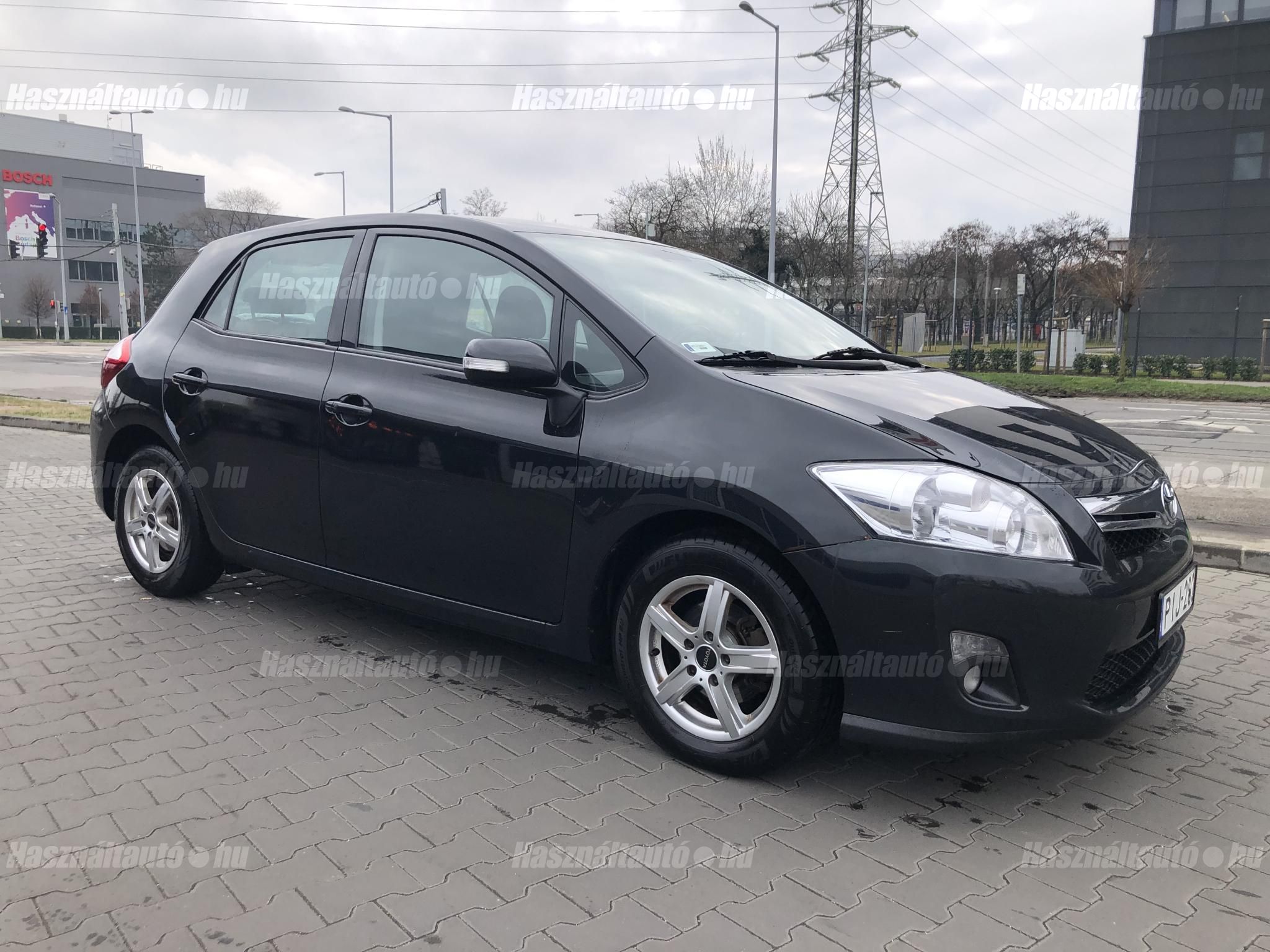 TOYOTA AURIS 2010/8 - 1