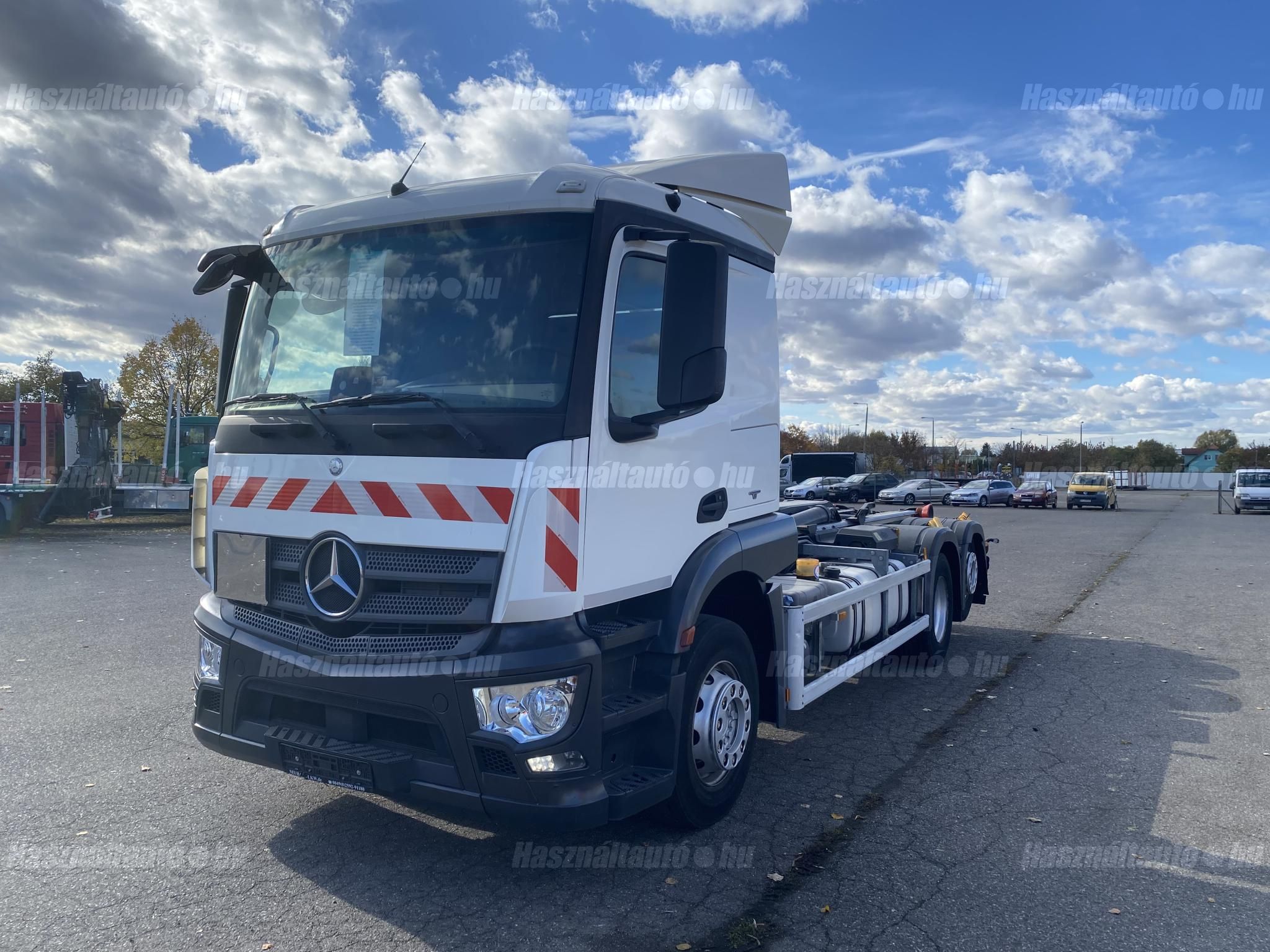 MERCEDES-BENZ 2018/1 - 1